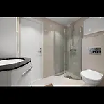 Apartment Bright And Modern Close To The Center! 2 Bedroom *