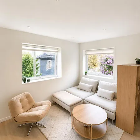 Apartmán Bright And Modern Close To The Center! 2 Bedroom *