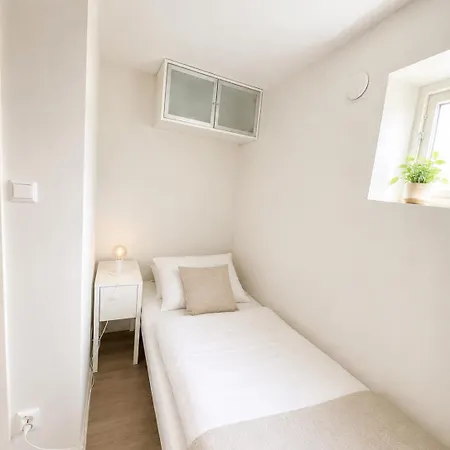 Bright And Modern Close To The Center! 2 Bedroom Apartmán